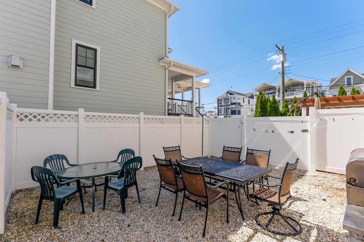 Spacious private fenced in back yard with ample seating, BBQ grill, outdoor shower and clothes line.