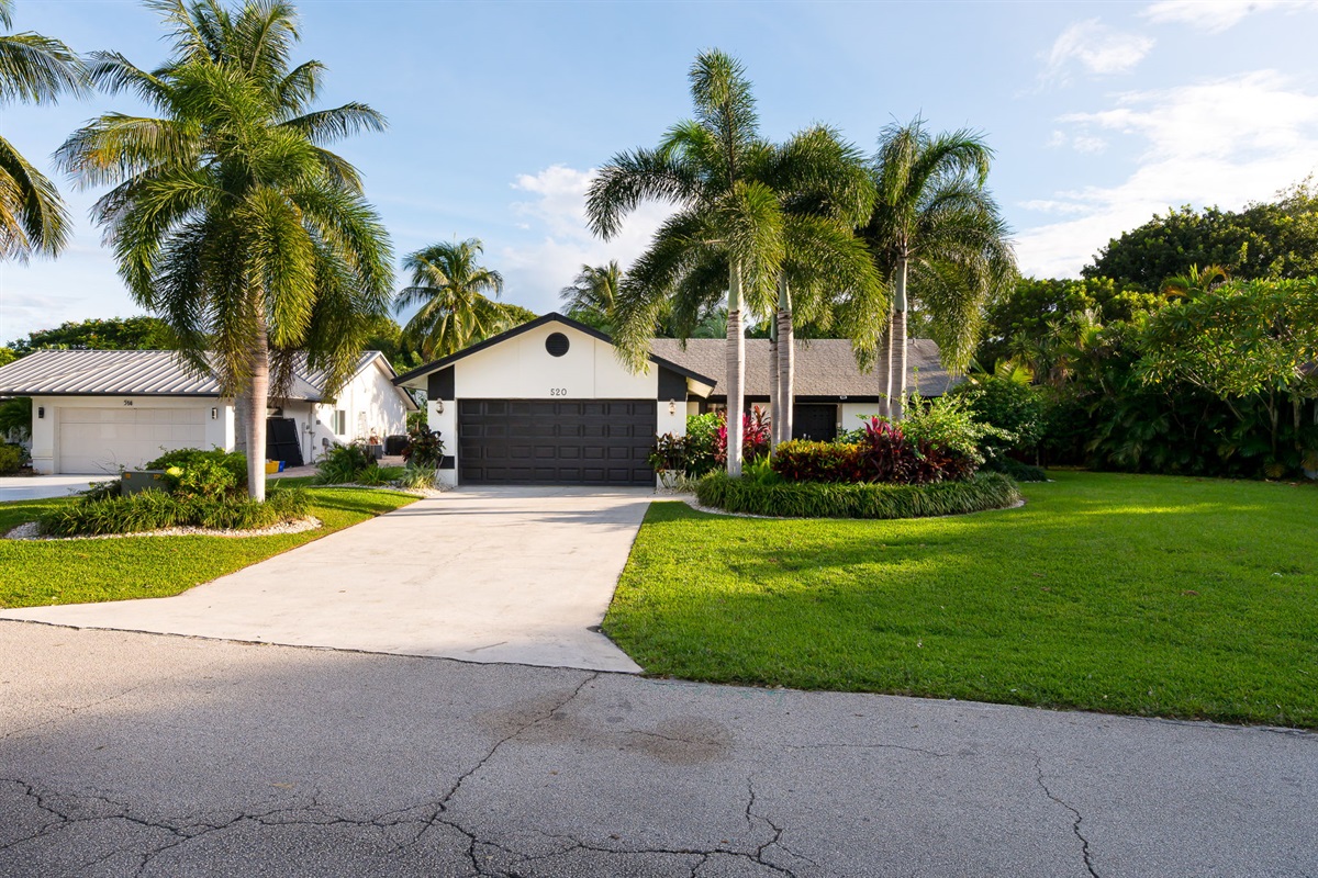 Nestled in the sought-after Lake Ida neighborhood, this charming home offers walkable access to Atlantic Avenue, the beach, and the best of Delray&rsquo;s coastal lifestyle.
