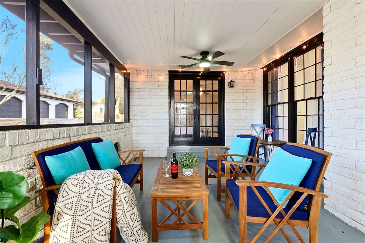 Inviting and spacious sunroom featuring ample seating, perfect for relaxing, unwinding, or spending quality time together.
