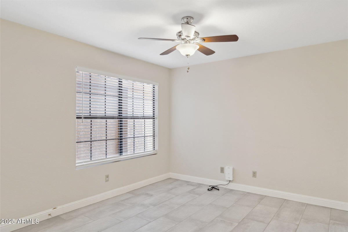 Bedroom 4: Large Desk, Executive Chair, 2 XL twins, Rug