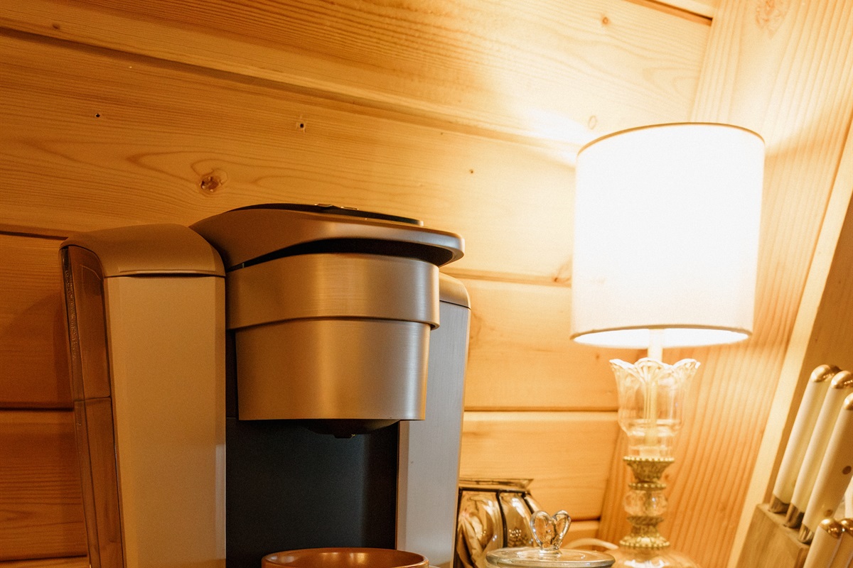 Start mornings with complimentary Keurig coffee pods, vanilla creamer, sugar, tea, and hot chocolate at Poppywood Pines. This thoughtful Show Low cabin provides coffee essentials for your White Mountains vacation mornings before exploring hiking and fishin