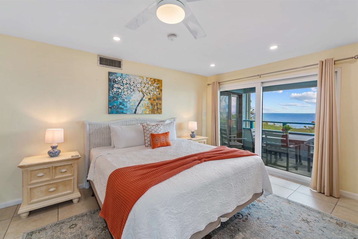 Huge primary suite with en suite bathroom and balcony access