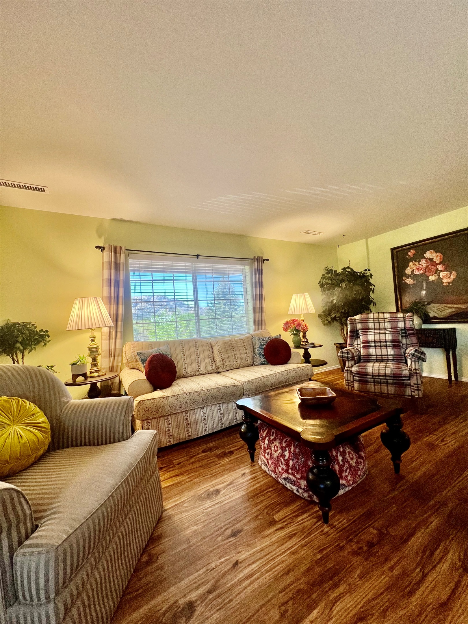 Experience true relaxation in the inviting living room, bathed in natural light
