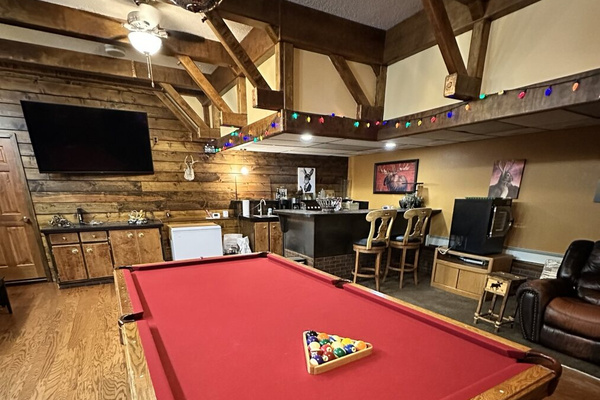 The Jackalope Pub, a shared guest space with pool table