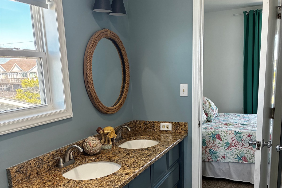 West - Upstairs bath