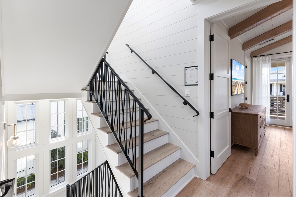 2nd Floor Landing