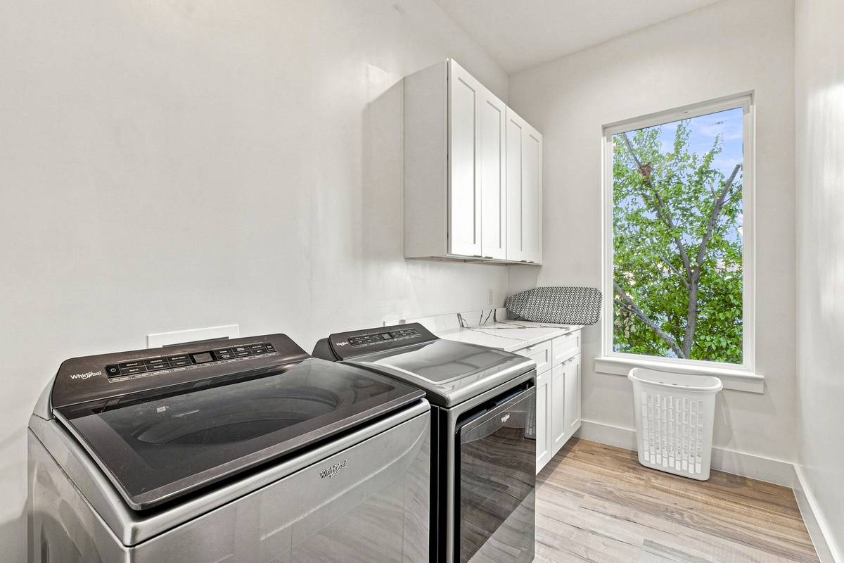 Sleek appliances and a bright view make washing a breeze in Dallas!