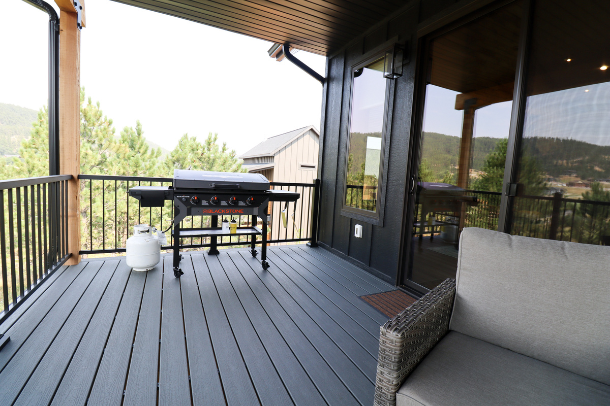 Flat top grill for guest use.
