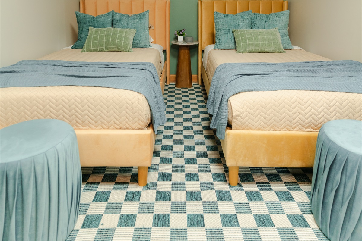 This room offers two separate beds and a cozy setup for a comfortable stay.