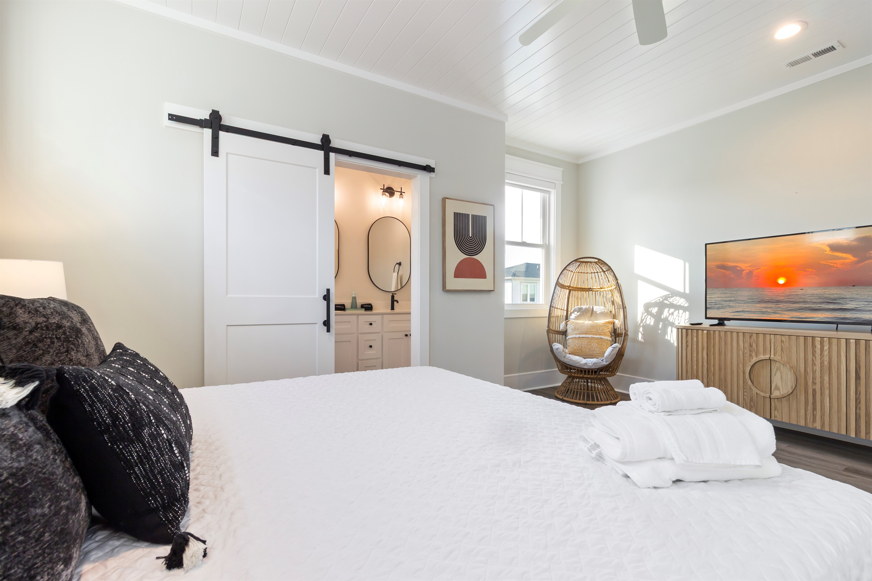 Private 3 bedroom & 3 bathroom townhouse centrally located in Carolina Beach!