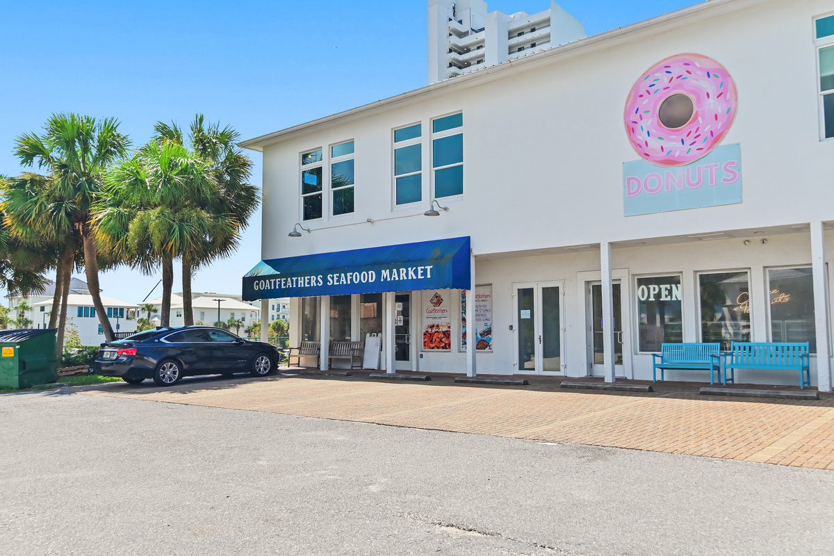 Walk to get seafood or donuts! 