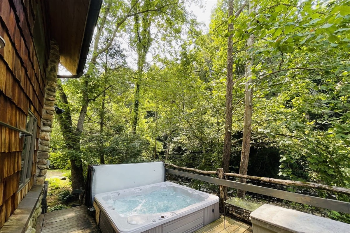 oh la la, hot tub time!