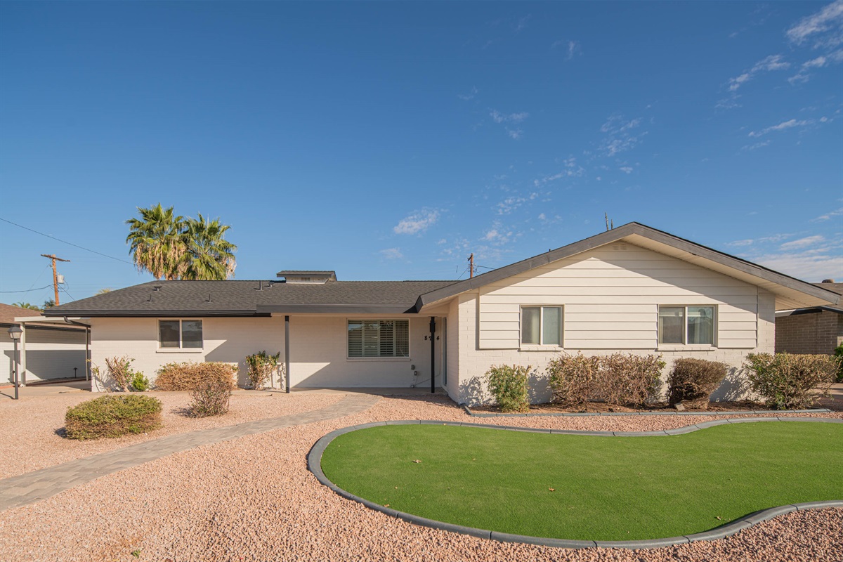 Curb appeal meets comfort at this designer Old Town Scottsdale retreat, featuring a clean modern exterior, private front yard, and easy access to the resort-style backyard. A welcoming first impression just minutes from Old Town nightlife, dining, golf, an