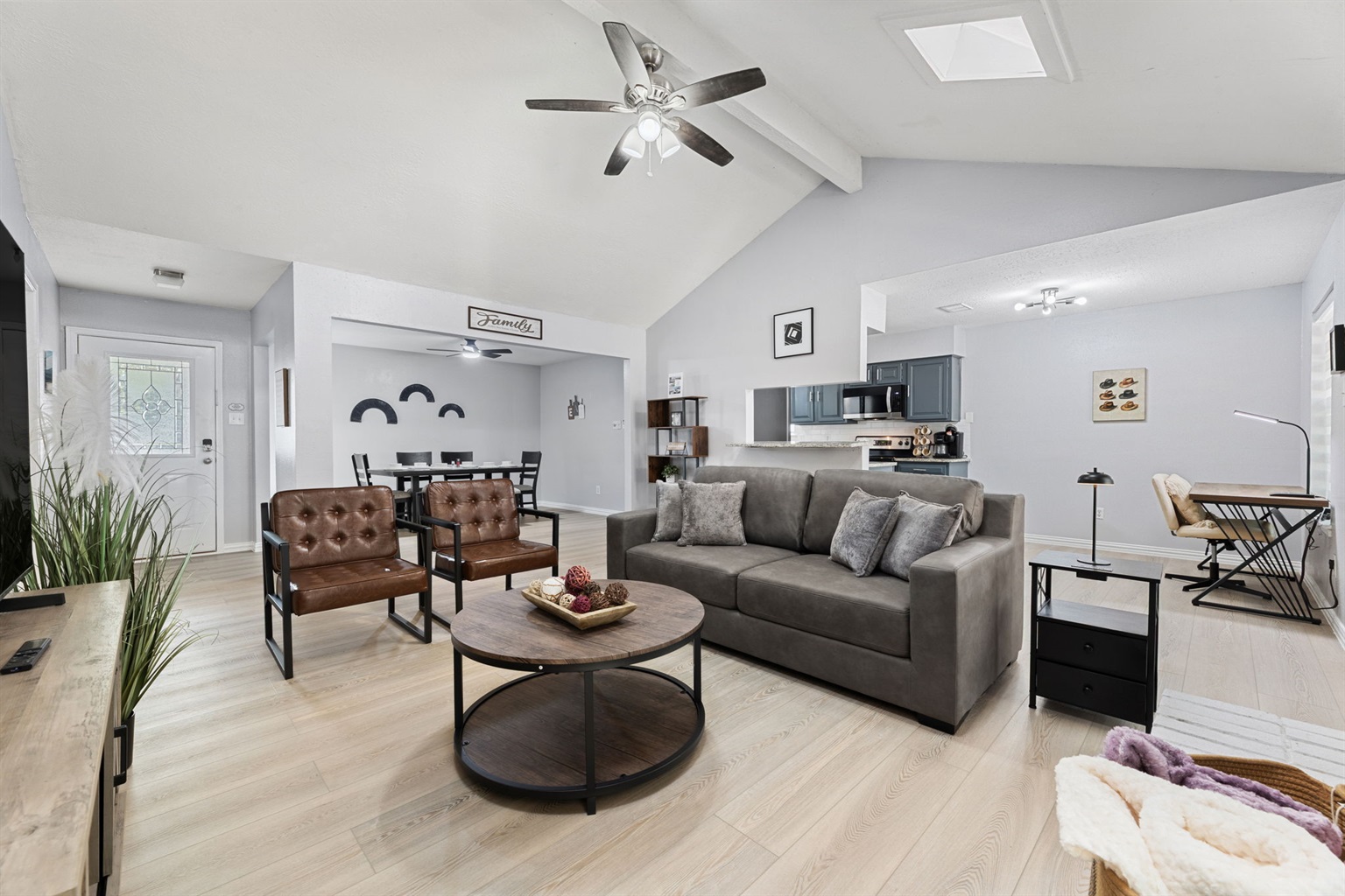 Your private Humble retreat awaits – spacious, inviting, and perfect for families or groups!
