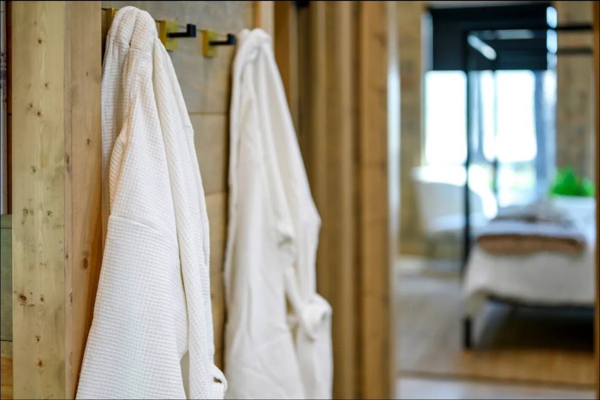 This cabin was one of my most favorite places to go! It was absolutely beautiful and so easy to find. We drove from four hours away and it was a breath of fresh air to relax in a peaceful cabin. The house was exactly as the photos showed.