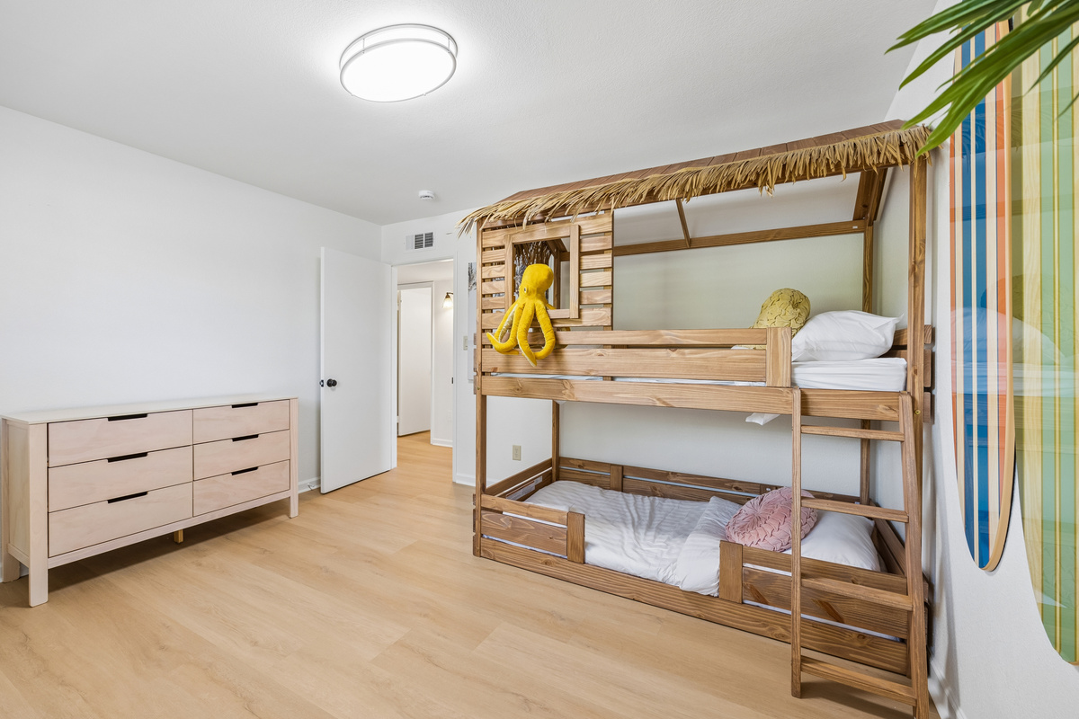 Surf's up until lights out in this bedroom/playroom!