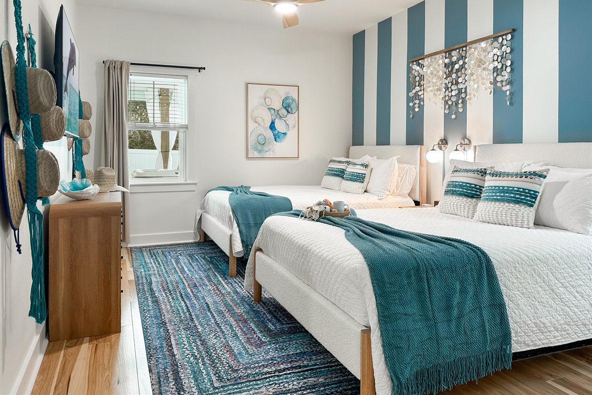 The Seashell Queen Suite has 2 queen beds.
