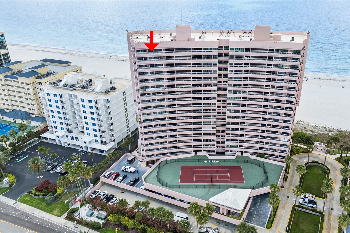 Tennis/pickleball court