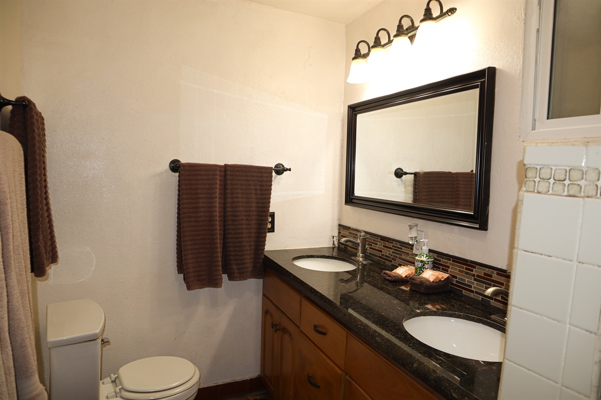 Circa Del Mar - Downstairs Bathroom