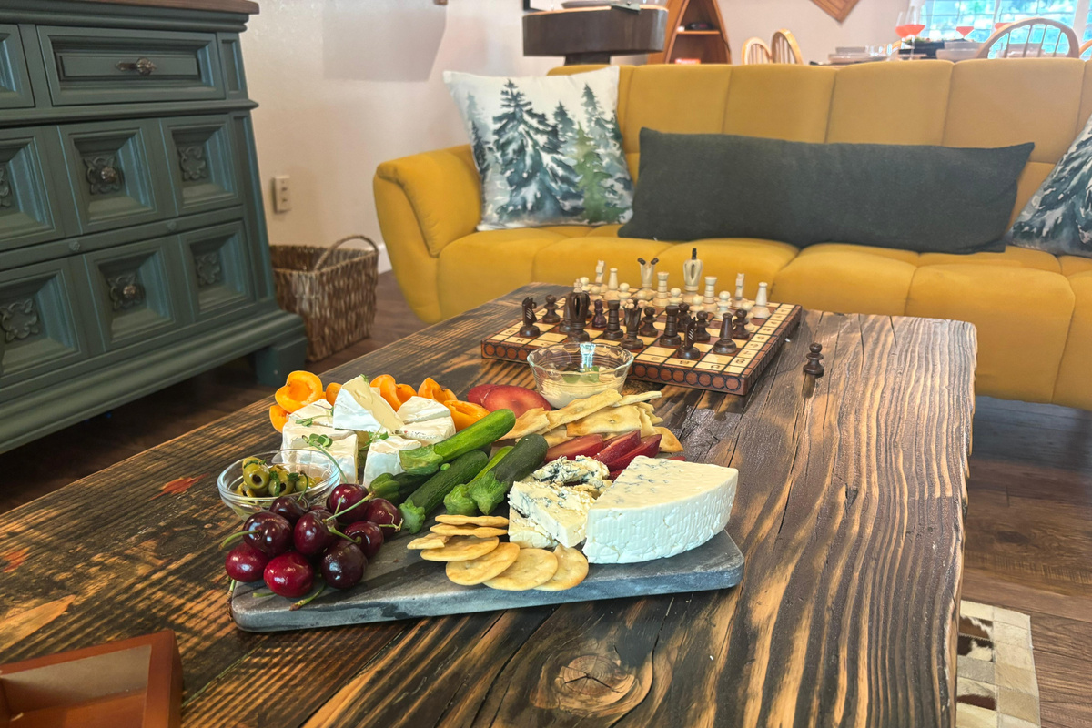 Enjoy appetizers in the living room or play chess to pass the time. 