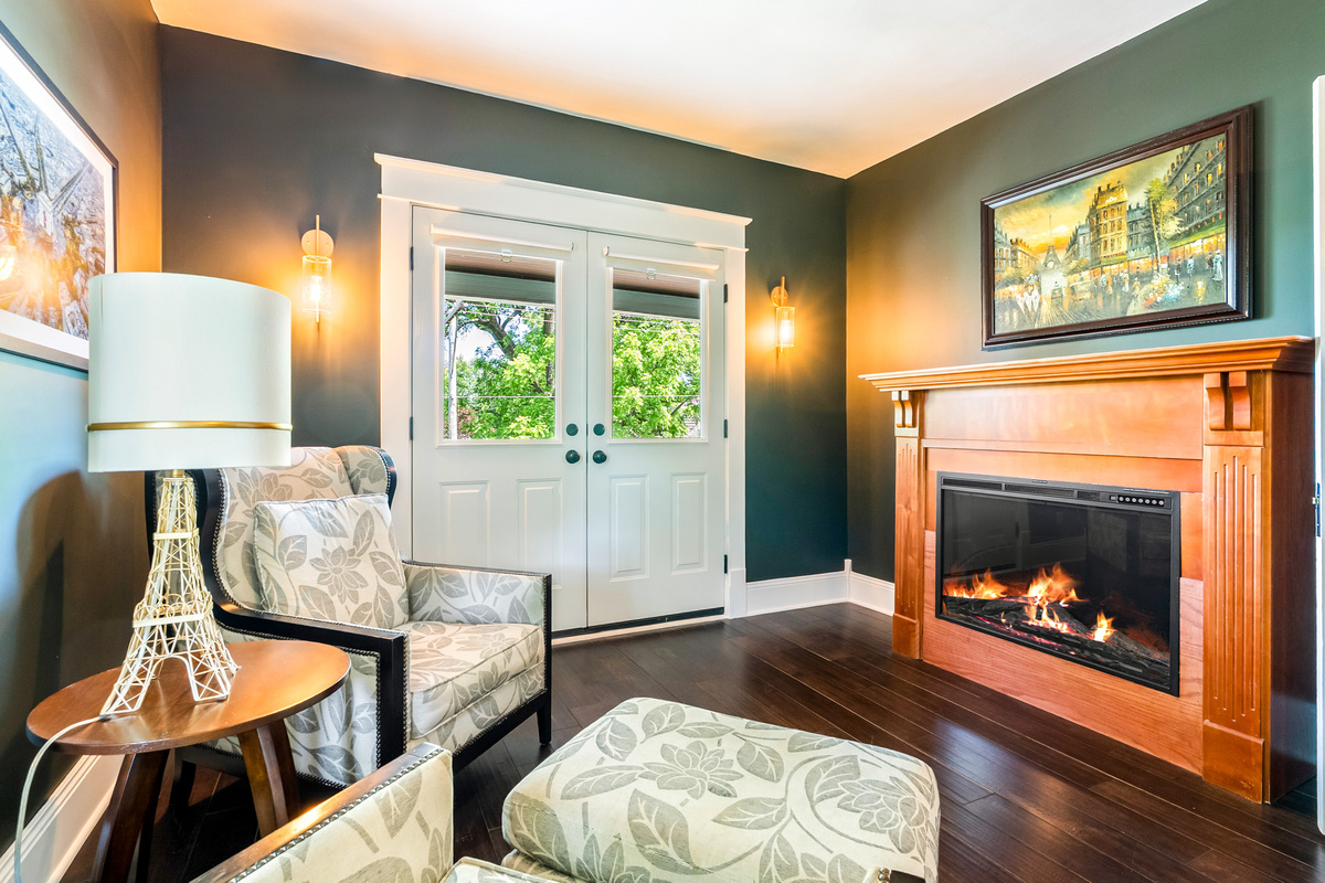 A private retreat within the retreat. Enjoy the cozy ambiance of the fireplace and comfortable seating inside the primary king suite.
