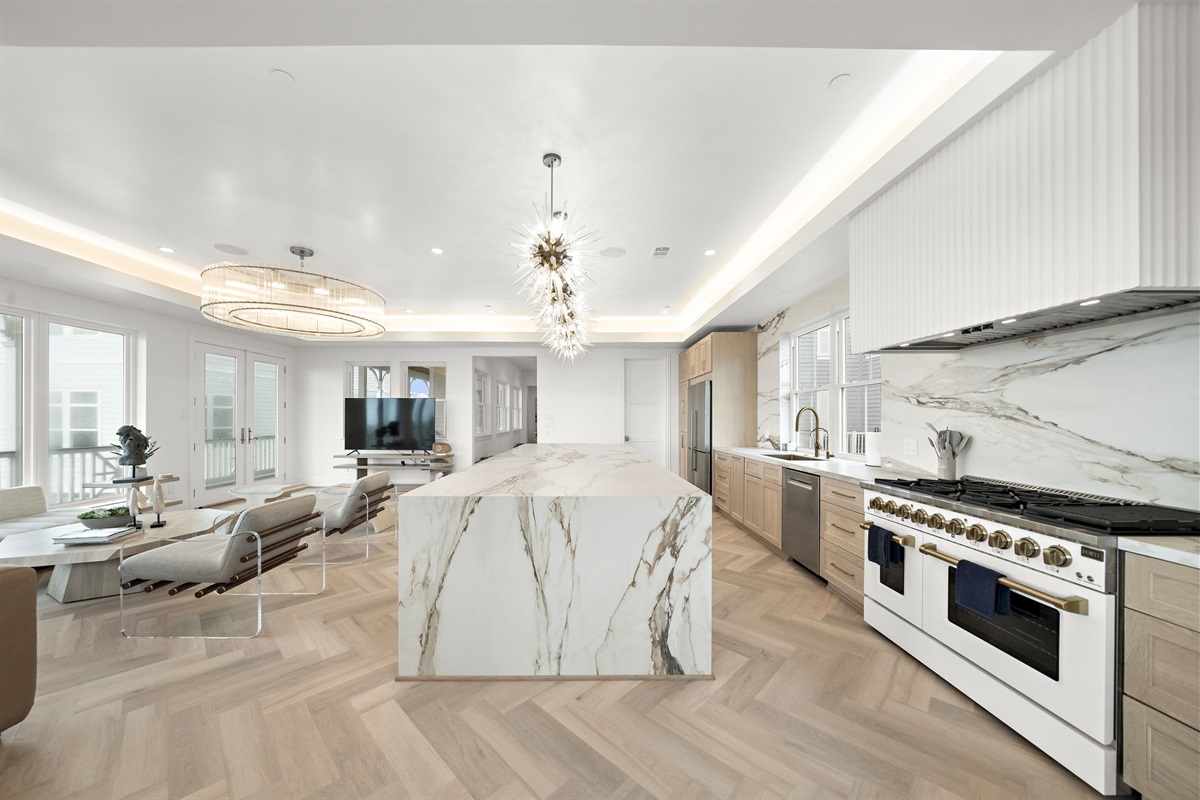 ecefe5e52b44470fbc283b30f5e9e0f5 Large | Beachhouse | Texas | TX | Vacation Homes | Galveston | Crystal Beach | Kokomo | Breezy Days | Beachfront Elegance | Sunrise Serenity | Southern Sands Property Management, LLC