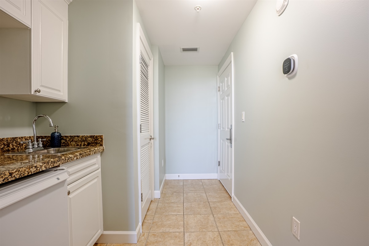 King suite #2 kitchenette and private entrance