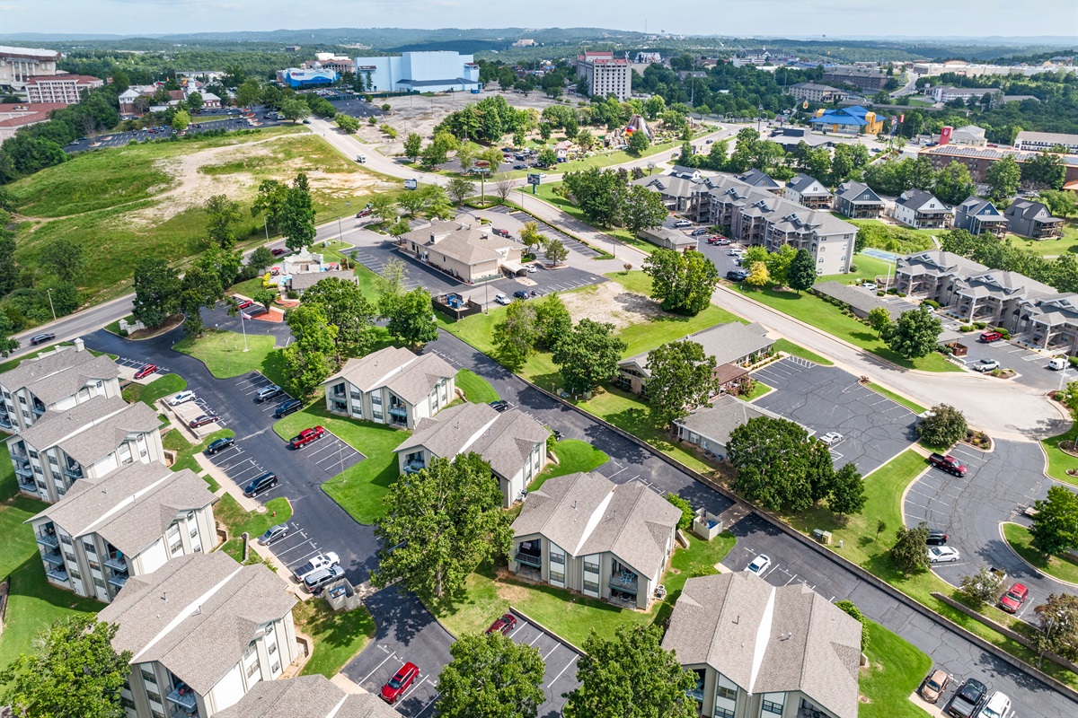 A tucked-away location near Green Mountain Drive helps you stay close to the action without being right on it.