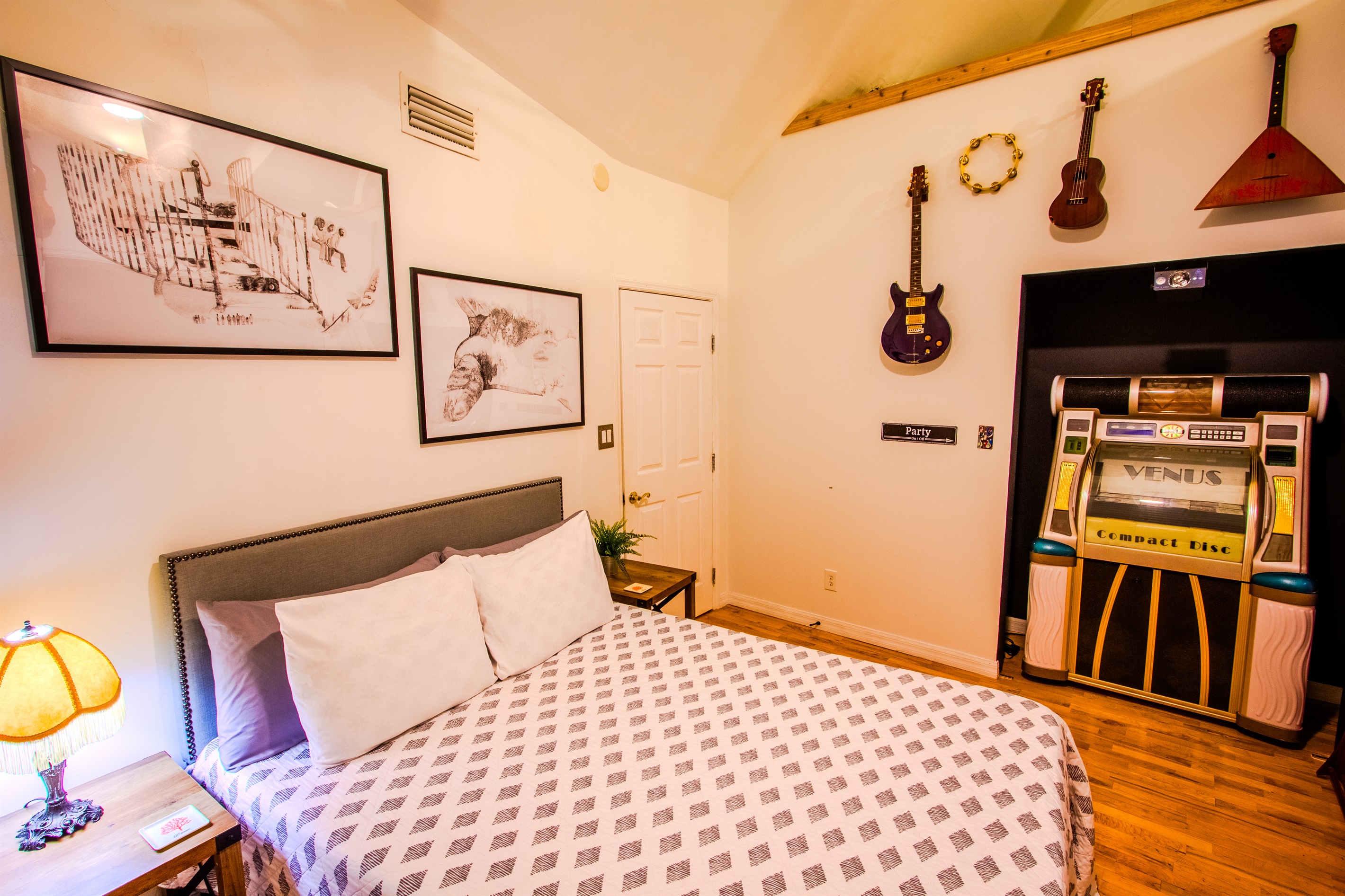 Bedroom 1 - Live Room