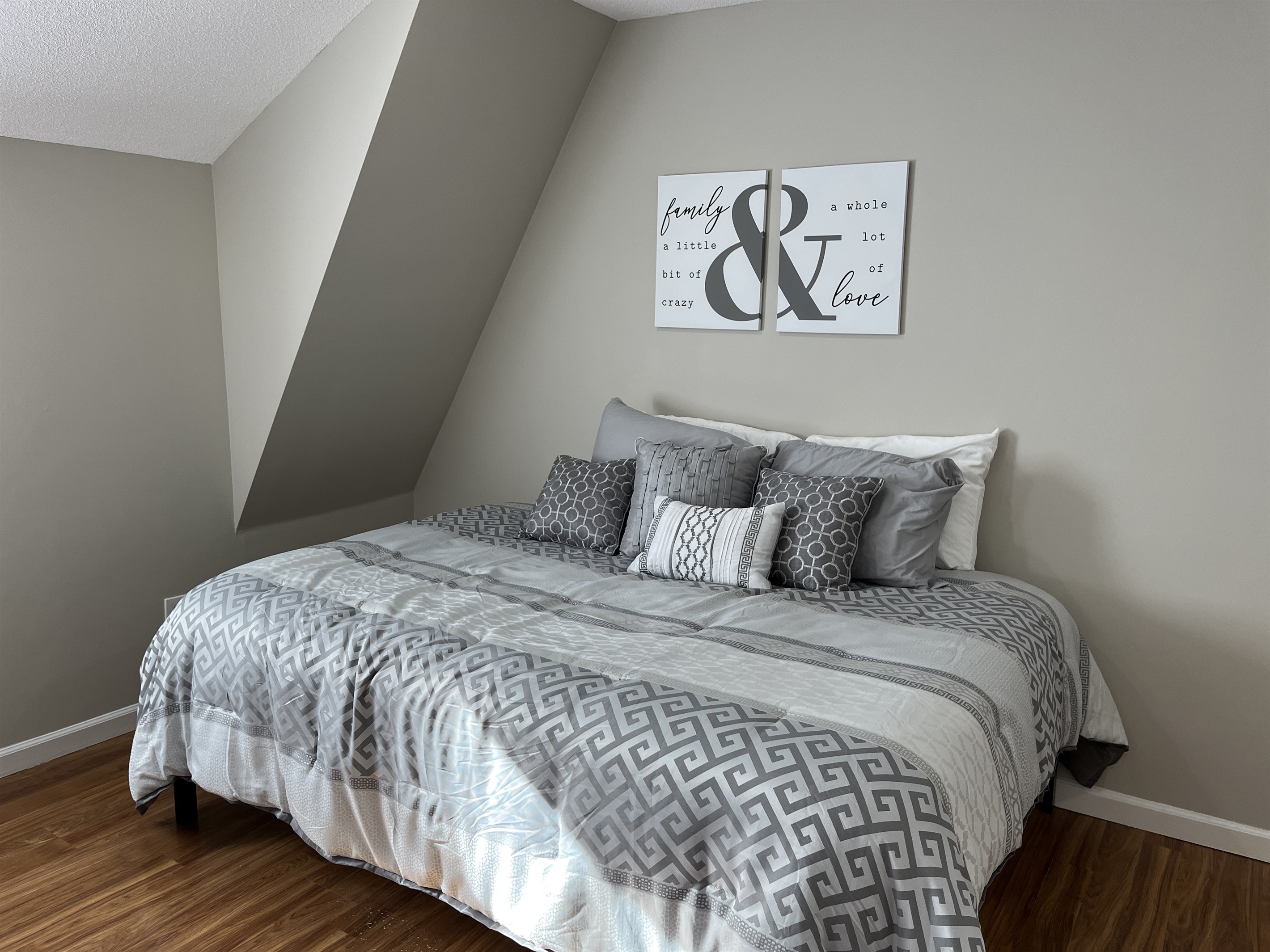 Hilltop Hideaway 2nd Floor 2 Queen bedroom #3.