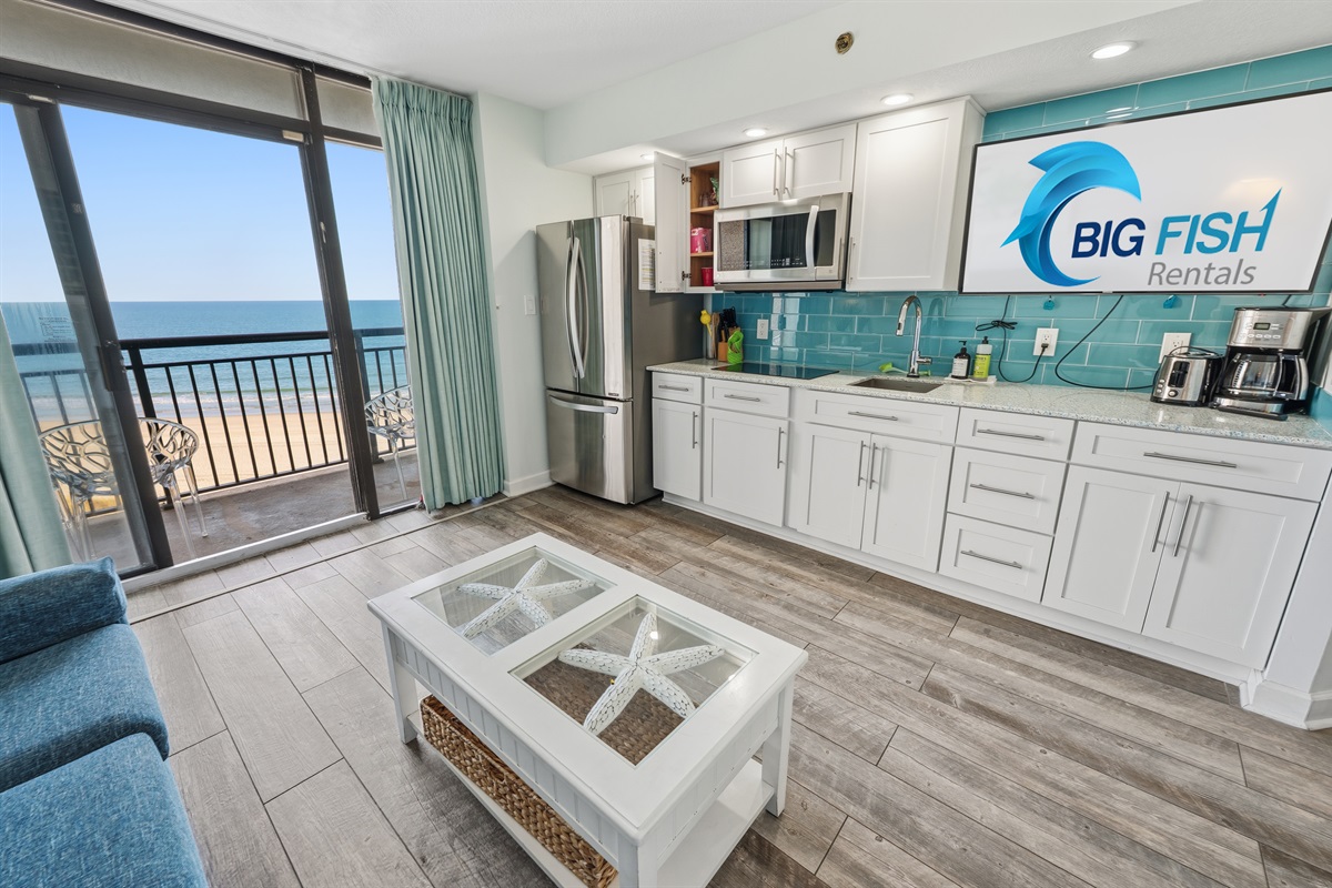 Living Room with Stunning Views🌊☀️