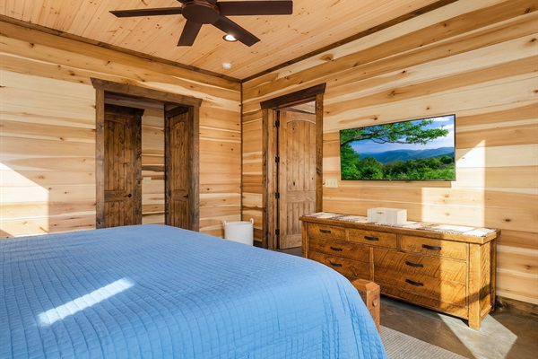 Another inviting king suite with beautiful finishes and a peaceful ambiance.