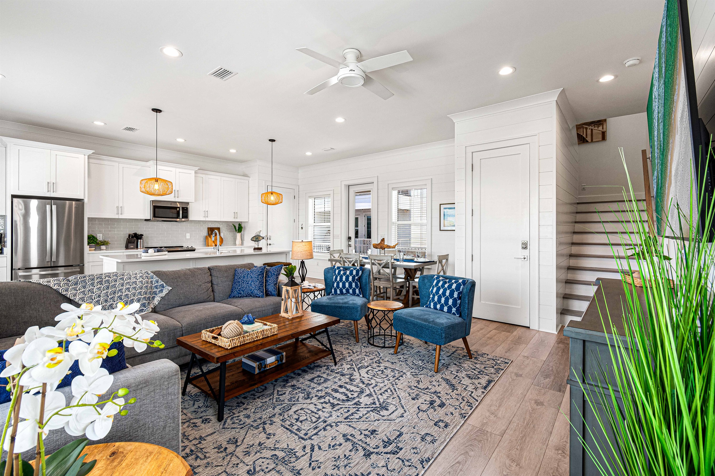 Crips and Clean. Modern and Updated.75' Smart TV! Bring your passwords! Plenty of seating for time together in the main common area. Four barstools and six seats at the dinner table round out the seating.