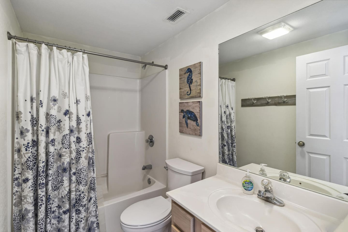 Soak in the full-size guest tub after a long beach day &mdash; the whole family will appreciate this.