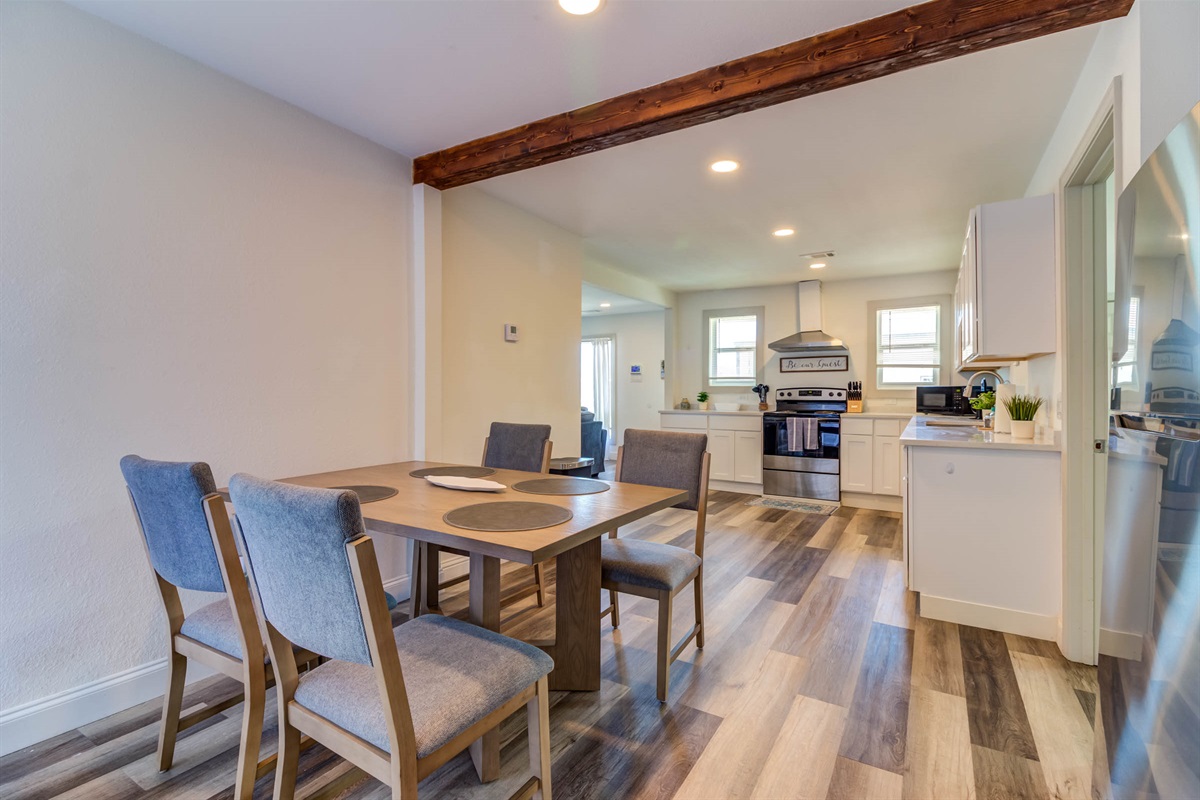 Dining table with 4 chairs 