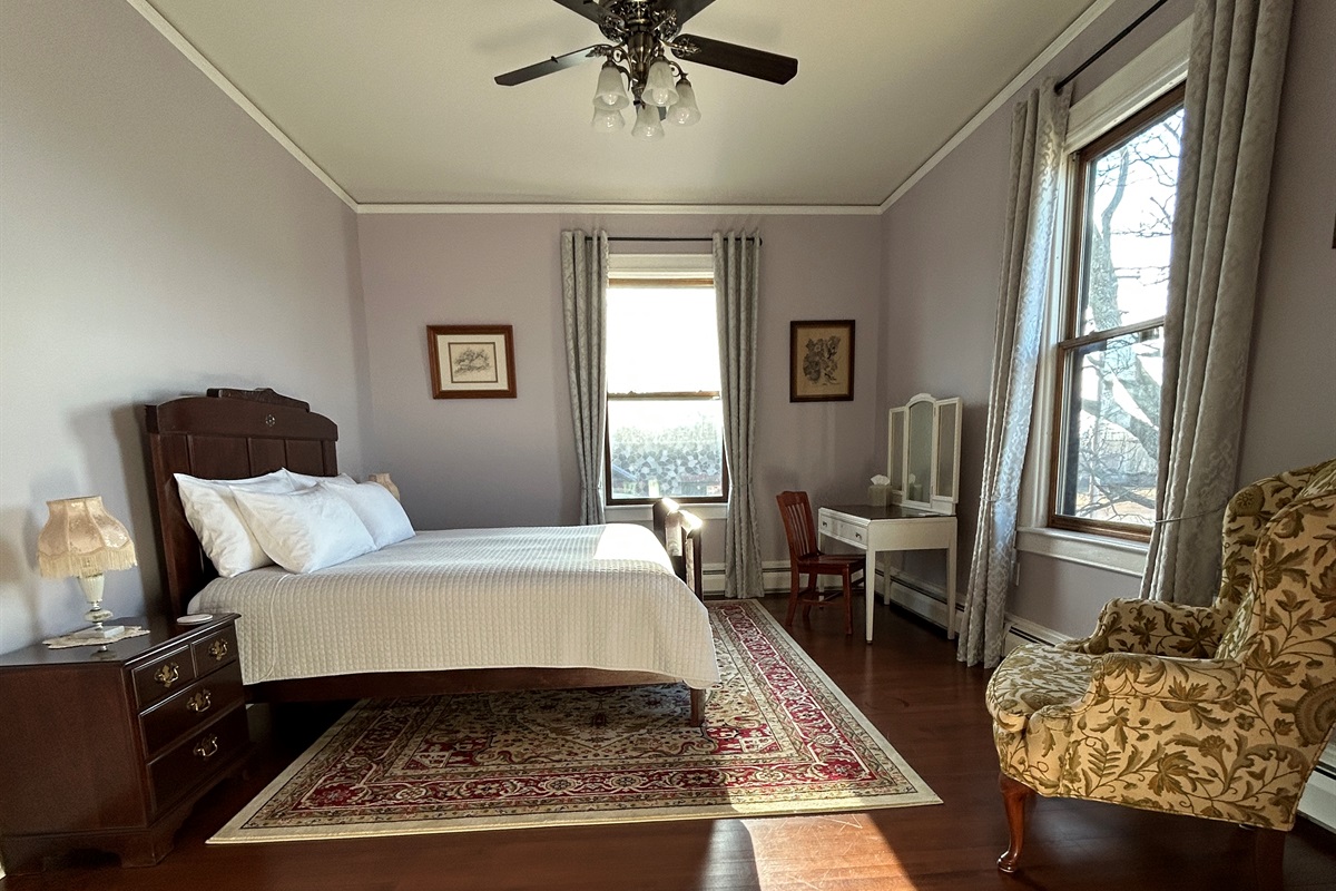 Lilac Room: King size bed