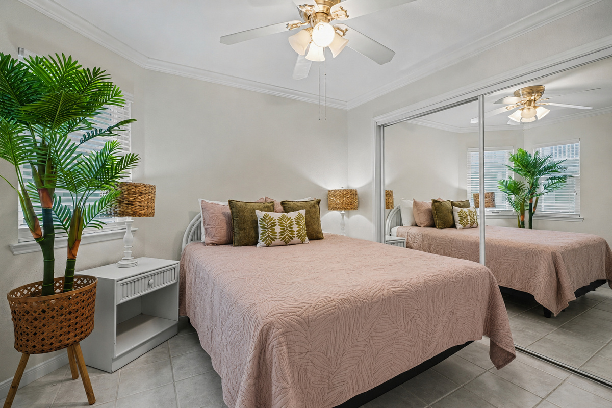 Queen bed in second bedroom