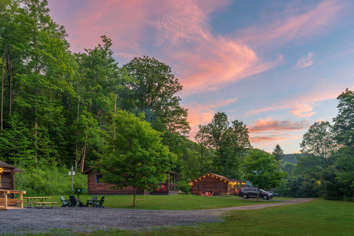 ✨ Arrive, unpack, and watch the sky turn pink — that's a Denton Hill welcome.