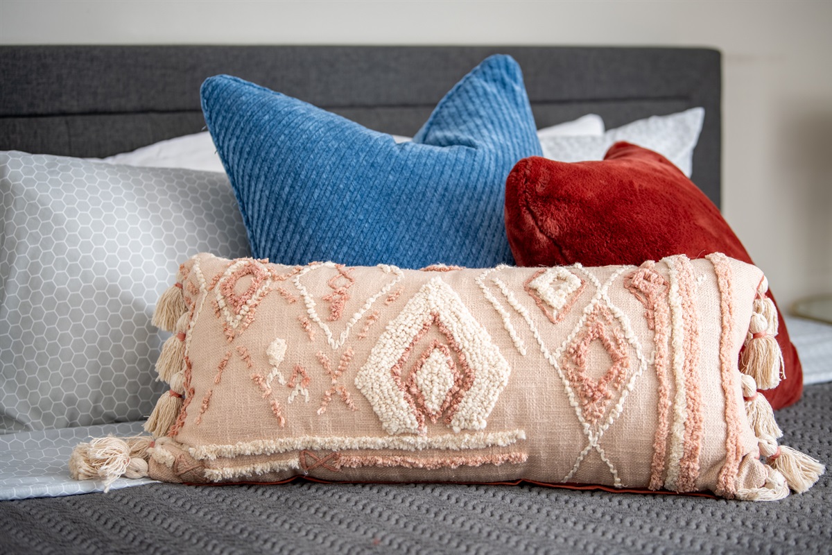 Colors mixed with the intention to bring warmth and coziness to the space.