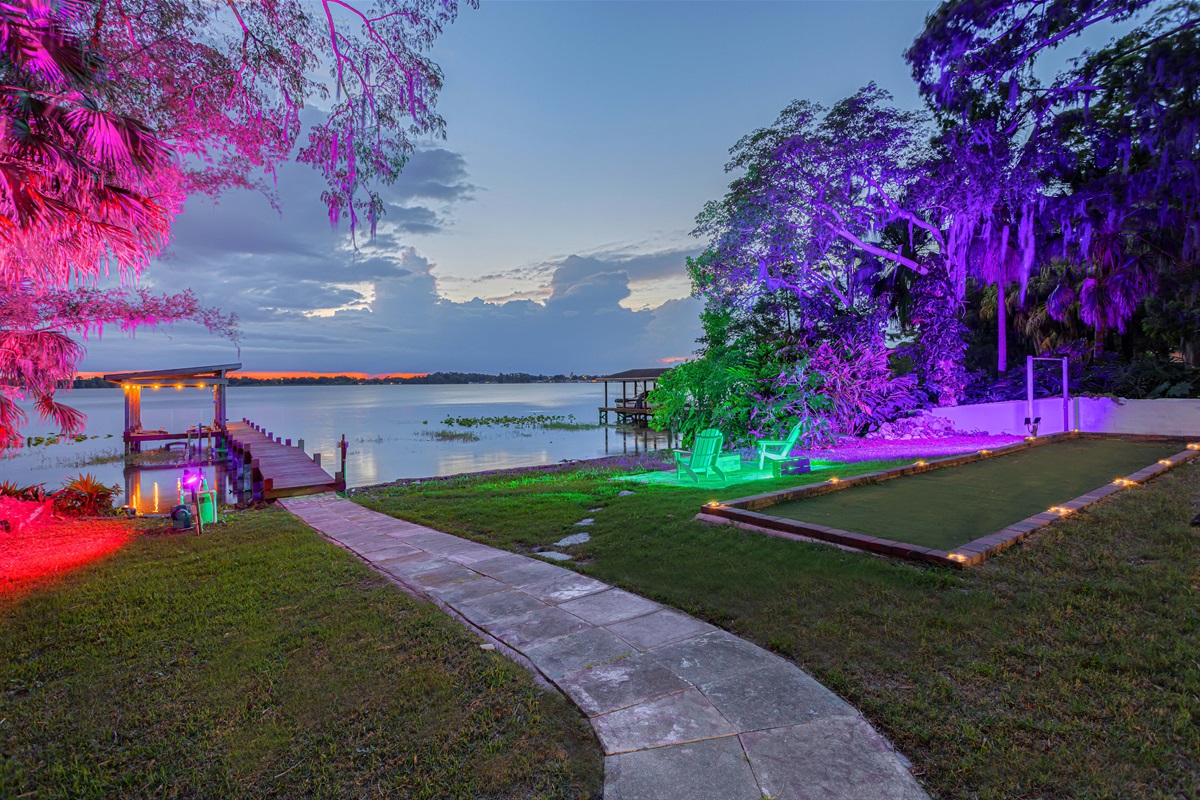 "Beautiful view of the lake, and plenty of room to bring the whole family. Don't miss the sunsets!!"- Salil, April 2023