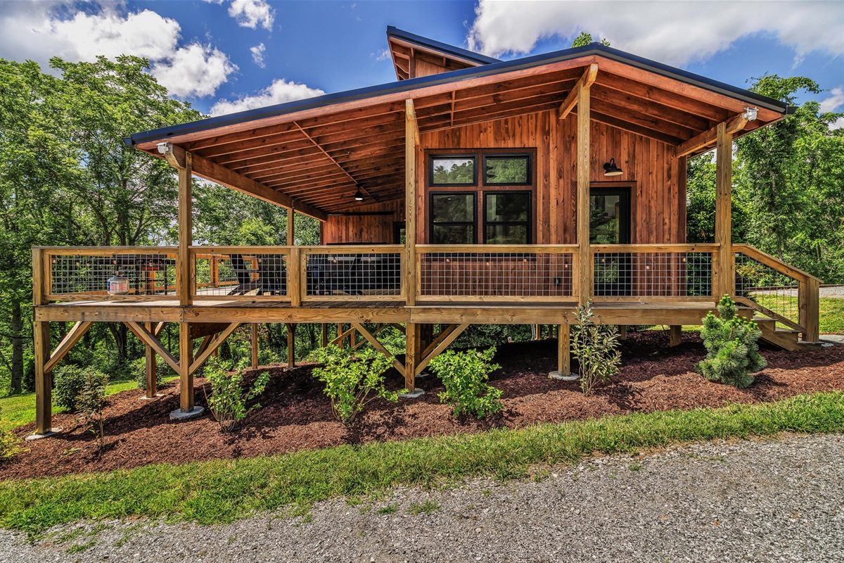 Escape to Starlight Hideaway!