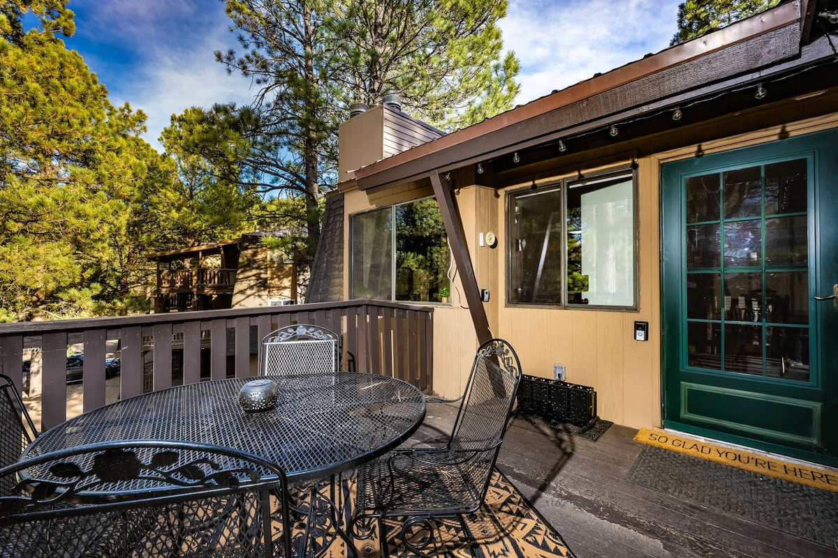 Front porch with ski rack 