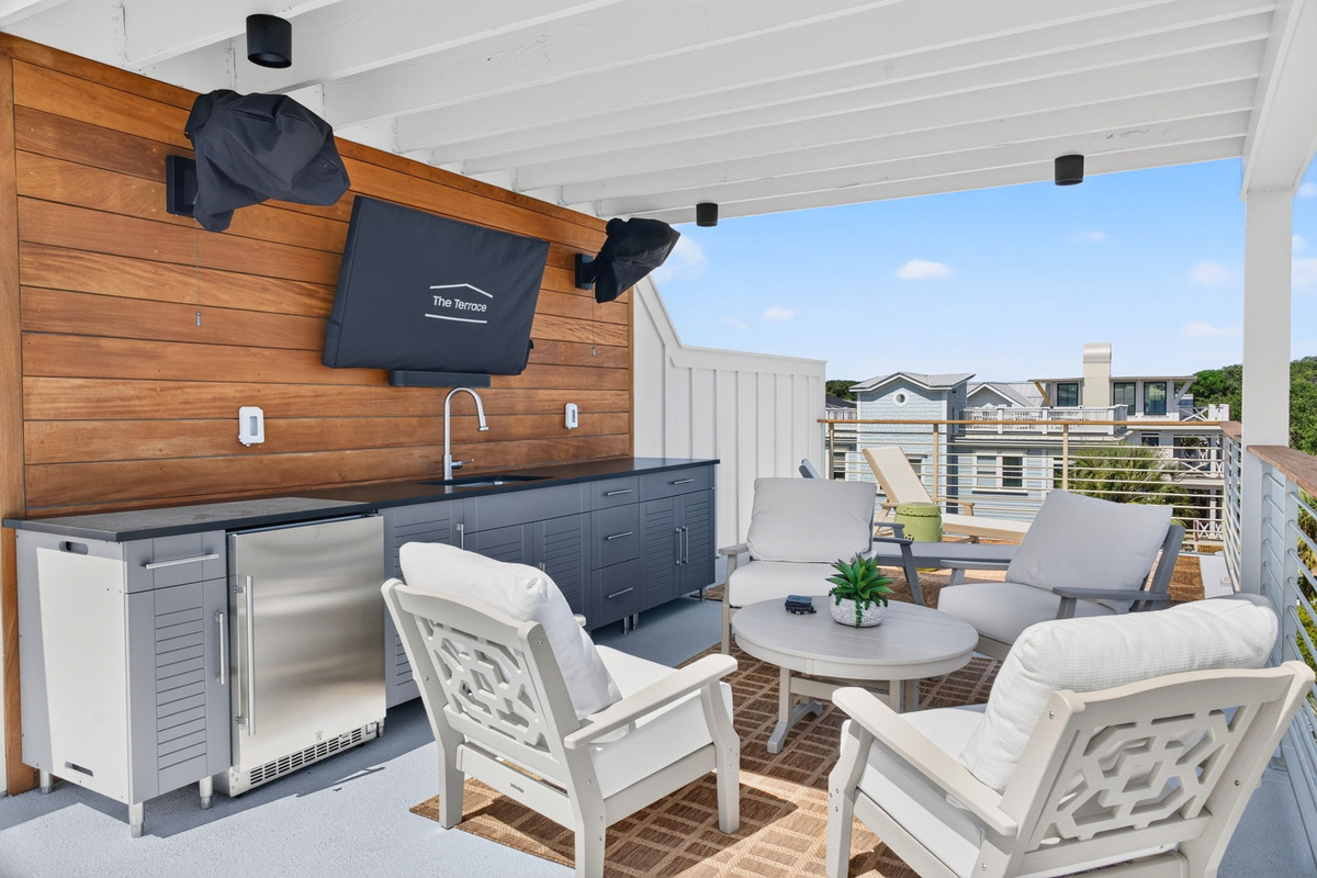 Rooftop deck | Tahanan Palms | 3 38th Ave | IOP Escapes