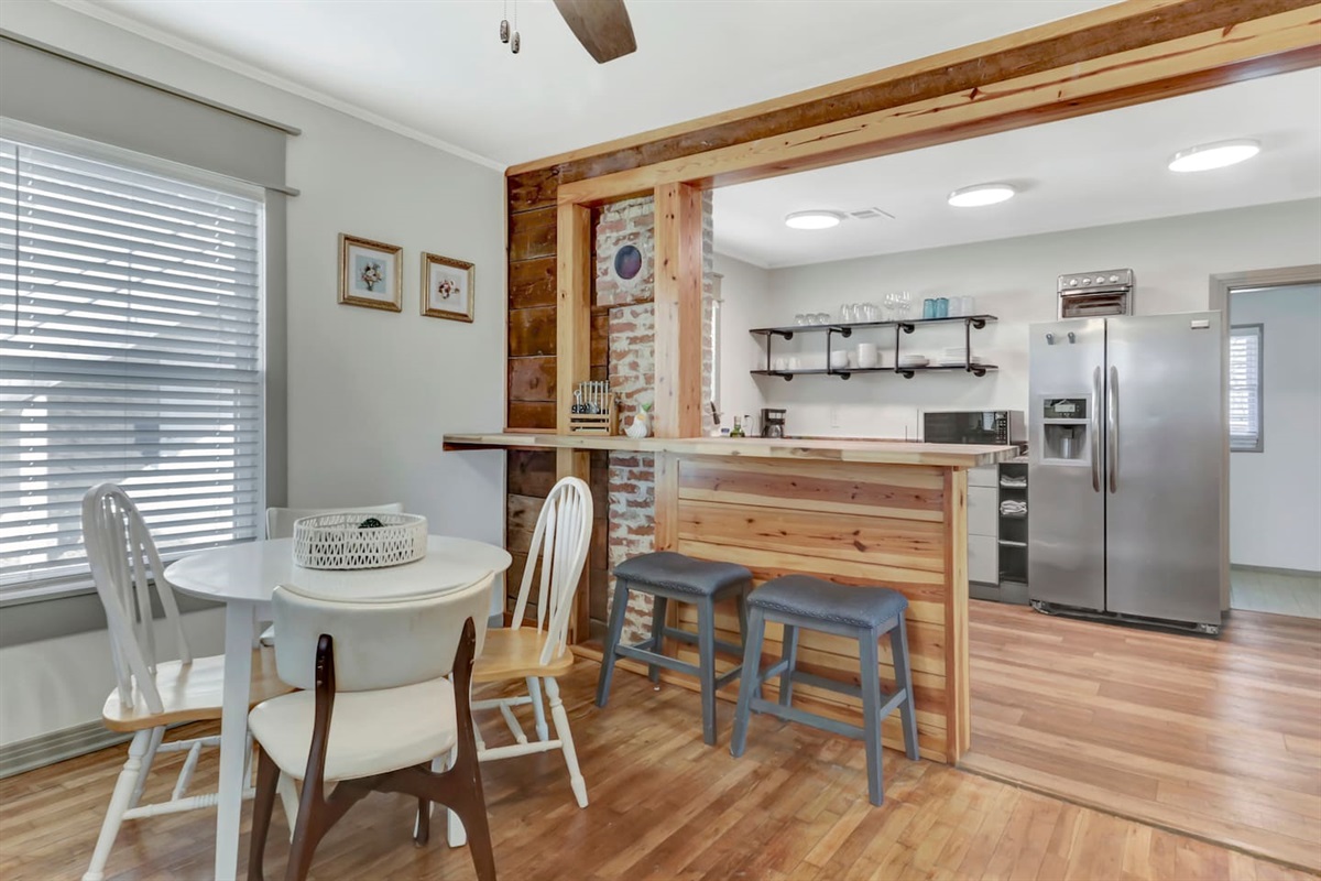 Dining & Kitchen Area