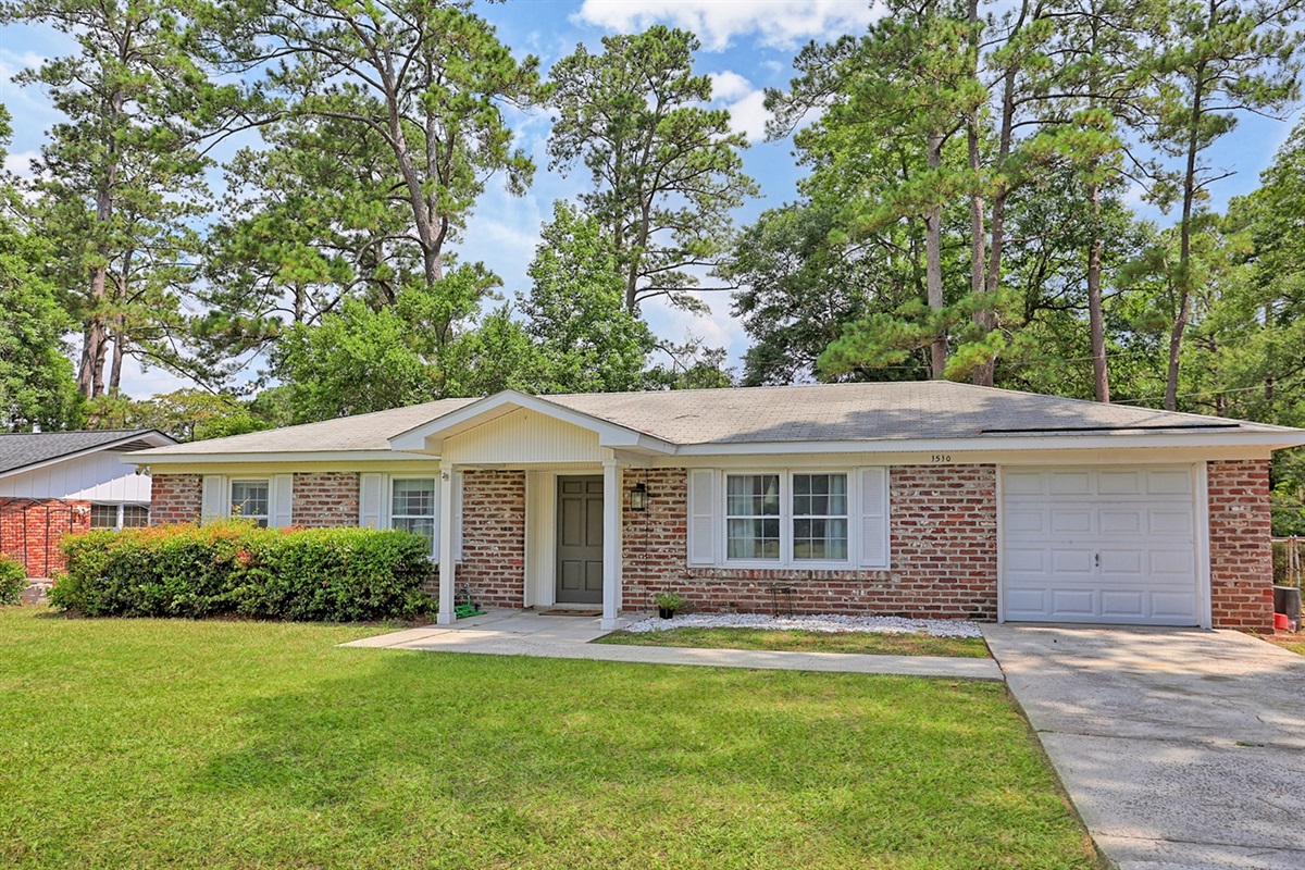 Classic brick beauty with timeless curb appeal—welcome to Buckingham Breeze.