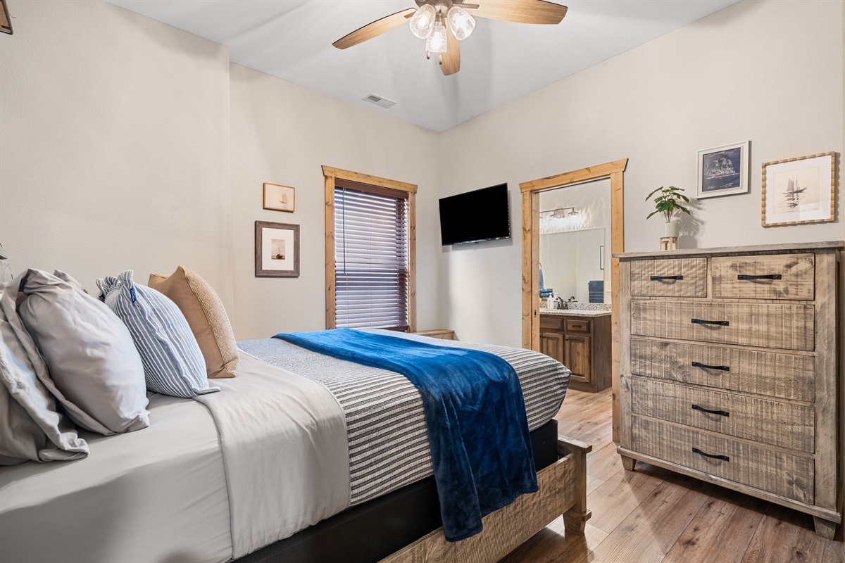 Queen bedroom downstairs with jack n Jill bathroom with walk in shower 