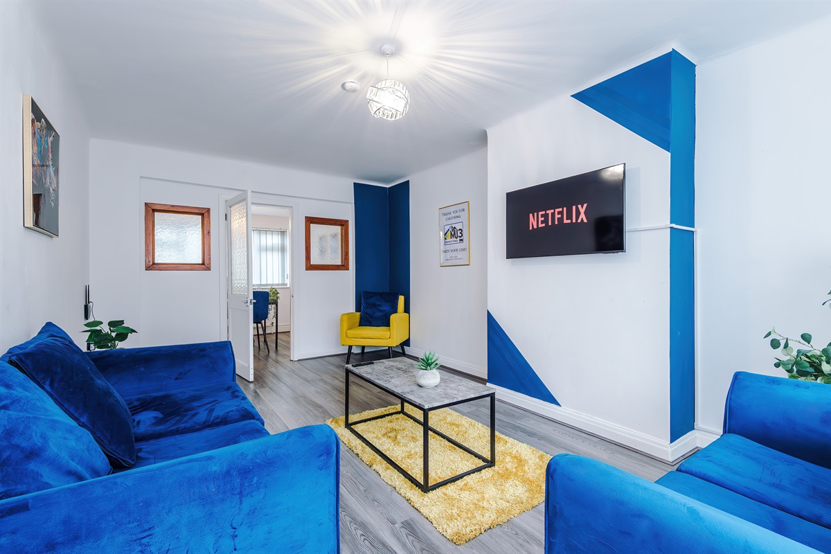 The spacious, modern & airy lounge benefits from modern decor and smart TV with streaming services and fast free WiFi throughout 