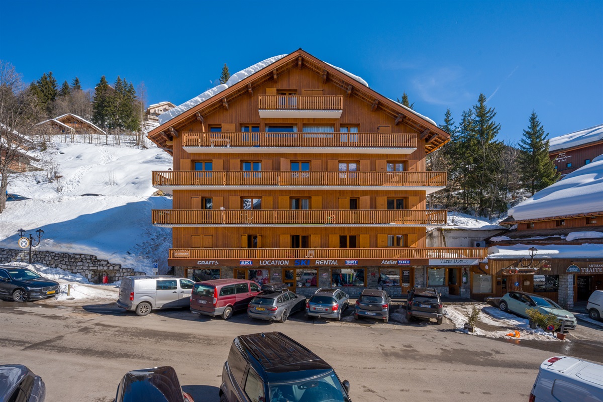 SPECTACULAR LOCATION IN MERIBEL CENTRE