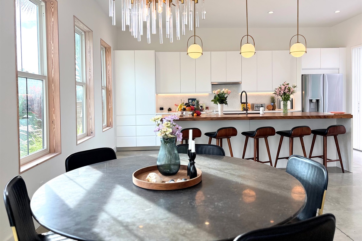 Bright, open, and made for gathering ☀️ A stunning chef&rsquo;s kitchen with oversized island seating + dining space for the whole crew