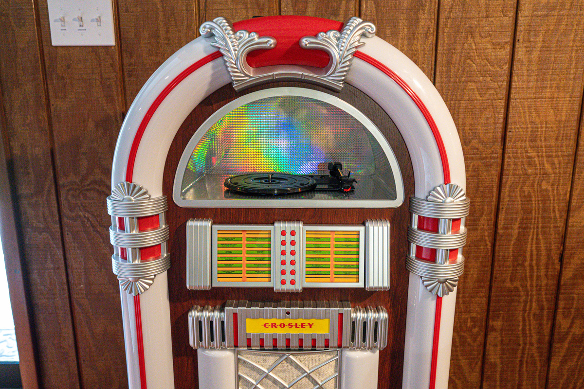 Retro Vibes: Spin your favorite tunes on this vibrant jukebox for a fun, nostalgic experience!